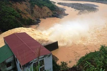 Thủy điện có gây thêm lũ?