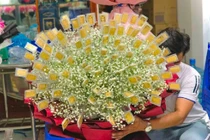 Bó hoa 100 cây vàng.