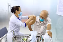 Hành trình đưa lô vắc xin ngừa COVID-19 đầu tiên về Việt Nam