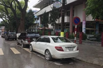 Vị trí nào không được dừng, đỗ ô tô trên đường bộ?