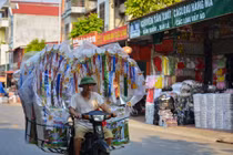 Trực thăng, cần cẩu, xe phân khối lớn bằng giấy để cúng rằm tháng 7