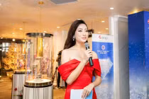 Hoa hậu Lương Thùy Linh rạng rỡ bên những bảo vật kỷ lục của DOJI