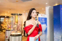 Hoa hậu Lương Thùy Linh rạng rỡ bên những bảo vật kỷ lục của DOJI