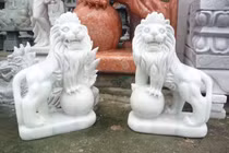 Không nên đặt sư tử đá trước cửa