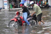 Điều cần làm ngay khi xe chết máy do bị ngập nước