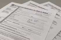 Tìm thấy người vứt phiếu bầu cho Trump vào thùng rác