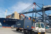 Xuất siêu của Việt Nam gấp 3 lần ước tính