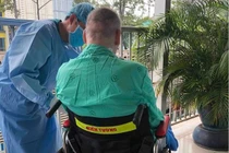 Bệnh nhân phi công tự thở được 48 giờ