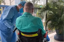 Bệnh nhân phi công tự thở được 48 giờ