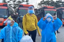 Người dân về quê được hỗ trợ xét nghiệm Covid-19, thực phẩm trên đường về quê.