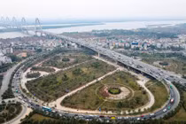 Hàng ngàn ôtô chôn chân tại cầu Nhật Tân ngày cuối kỳ nghỉ lễ