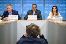 Các lãnh đạo WHO (từ trái qua): ông Mike Ryan, ông Tedros Adhanom Ghebreyesus và bà Maria Van Kerkhove