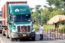 Hướng dẫn tạo luồng xanh cho lái xe vận tải hàng hóa. Ảnh minh họa: TTXVN