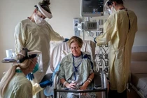 Cố tình nhiễm Omicron để tạo miễn dịch lai là hành vi nguy hiểm