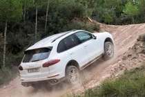 Sai lầm thường gặp của các tài xế khi lái xe lên dốc