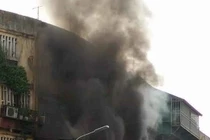 Cháy "chuồng cọp" nhà chung cư cũ, nhiều người hốt hoảng tháo chạy