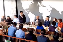 Xôn xao clip chủ tịch huyện khuyên doanh nghiệp "đi làm phải có phong bì"