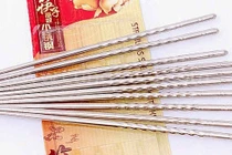 Nguy hại từ đũa inox