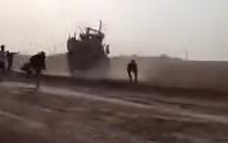 Người dân Syria chặn đoàn xe quân sự của quân đội Mỹ