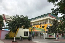 Buộc thôi việc cô giáo cầm dép đánh vào đầu trẻ