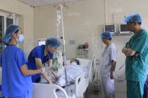 Cứu bệnh nhân vỡ thực quản vì nôn sau uống rượu