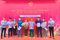 Những khách hàng đầu tiên được nhận sổ đỏ tại dự án TNR Stars Diễn Châu.
