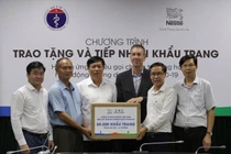 Bộ Y tế tiếp nhận 88.000 khẩu trang để phòng chống COVID-19