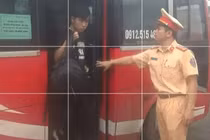 CSGT bắt giữ xe 29 chỗ “nhồi nhét” 64 khách từ Hà Nội đi Ninh Bình