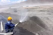 Tro xỉ nhiệt điện là tài nguyên hay chất thải nguy hại?