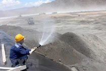 Tro xỉ nhiệt điện là tài nguyên hay chất thải nguy hại?