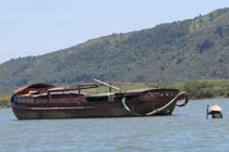 Tìm thấy thi thể hai nữ sinh lớp 8 cùng nhau ra sông Lam tự vẫn