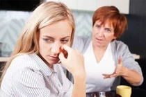 Con dâu bỏ nhà vì mẹ chồng “ghê”