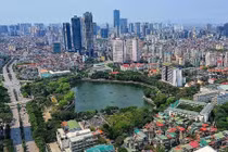 UBND TP Hà Nội nhấn mạnh, không xem xét đối với việc điều chỉnh quy hoạch làm giảm diện tích đất xây dựng các công trình phúc lợi, công viên cây xanh, ao, hồ, công trình phục vụ dân sinh.