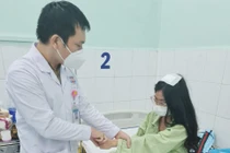 Đặt stent chuyển dòng điều trị túi phình lớn động mạch não