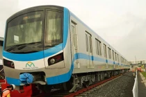 Ðầu tàu đi trong bão