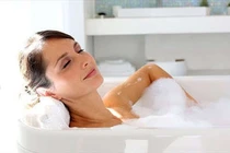 Có nên tắm nước nóng khi trời lạnh?