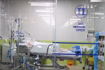 Sức khỏe phi công người Anh mắc COVID-19 sau khi chuyển viện