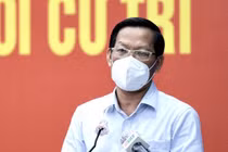 Chủ tịch UBND TP.HCM Phan Văn Mãi phát biểu tại buổi tiếp xúc cử tri.