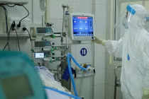 Sáng 16/8: Hơn 600 bệnh nhân COVID-19 đang phải điều trị ICU và ECMO