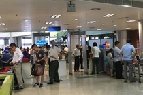 Hai hành khách bị cấm bay 1 năm vì dùng giấy tờ giả