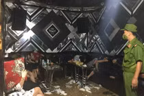 Quảng Nam: 40 nam, nữ mở tiệc "bay lắc" trong quán karaoke.