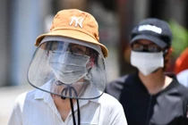 Người Gò Vấp giữa tâm dịch: Lo nhất sức khỏe, việc khác từ từ xử lý