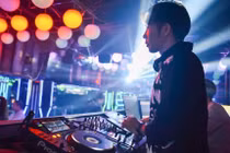 Chính sách tháng 6: Chốt cửa phòng karaoke bị phạt tới 20 triệu