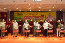 Ngày 11/3, HDBank đã tổ chức quay số lồng cầu và tìm ra 8 chủ nhân của các giải thưởng hấp dẫn trong chương trình “Vui Tết sum vầy – Đong đầy tiền tỷ”.