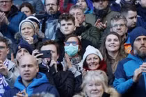 Anh ngược dòng, bỏ quy định khẩu trang, hộ chiếu văcxin