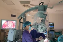 5 giờ “cân não” lấy khối dị dạng mạch não cứu bệnh nhân hôn mê sâu, giãn đồng tử