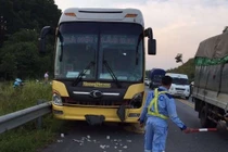 Một phụ nữ tử vong khi băng qua đường cao tốc Nội Bài - Lào Cai