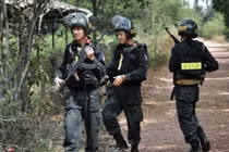 Hơn 100 cảnh sát vây bắt nghi phạm giết vợ