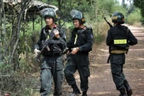 Hơn 100 cảnh sát vây bắt nghi phạm giết vợ