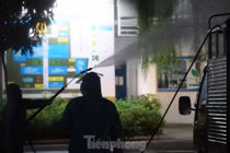 Quân đội phun khử trùng 2 bệnh viện bị phong tỏa ở Đà Nẵng